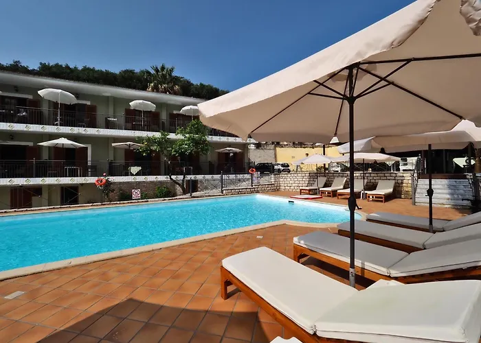 Bella Vista Hotel Studios & Apartments