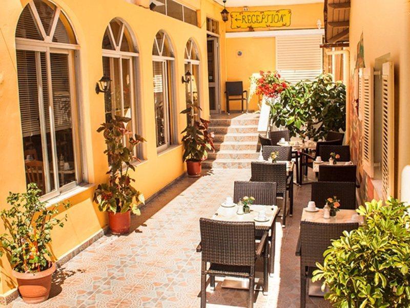 Ξενοδοχείο με διαμερίσματα Bella Vista & 2*