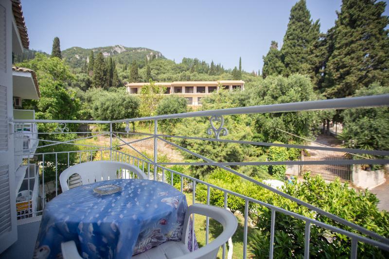 Ξενοδοχείο με διαμερίσματα Bella Vista & 2*